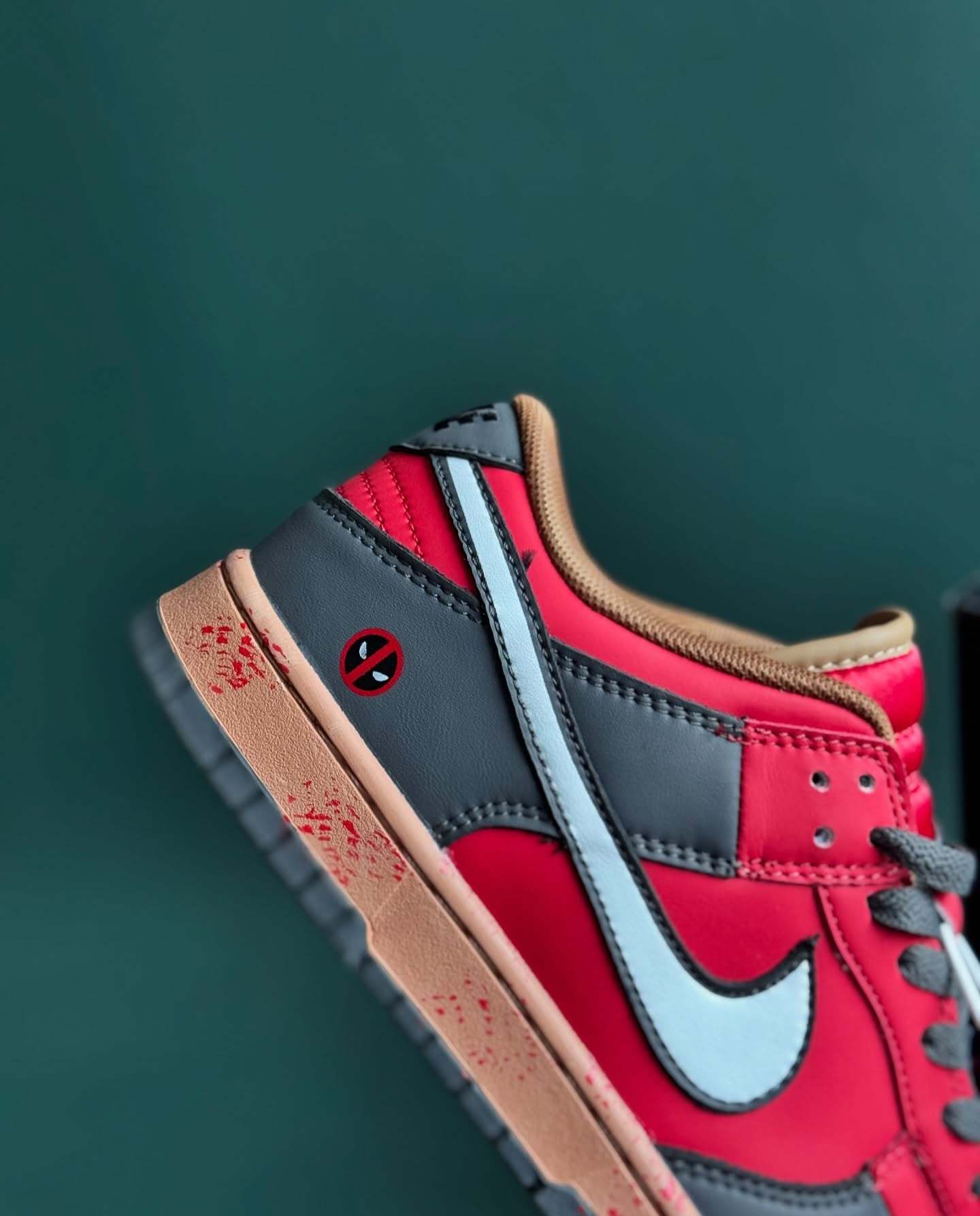 Nike Dunk Low Deadpool