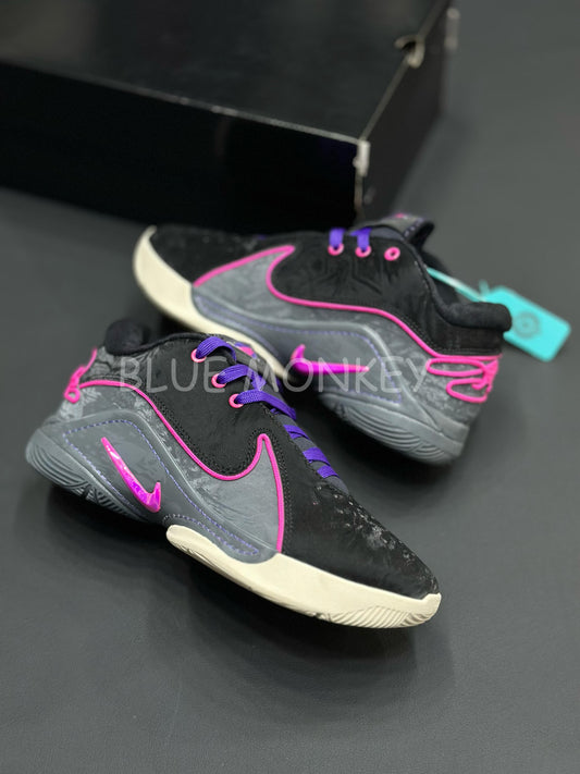 LeBron XXII Luz Negra