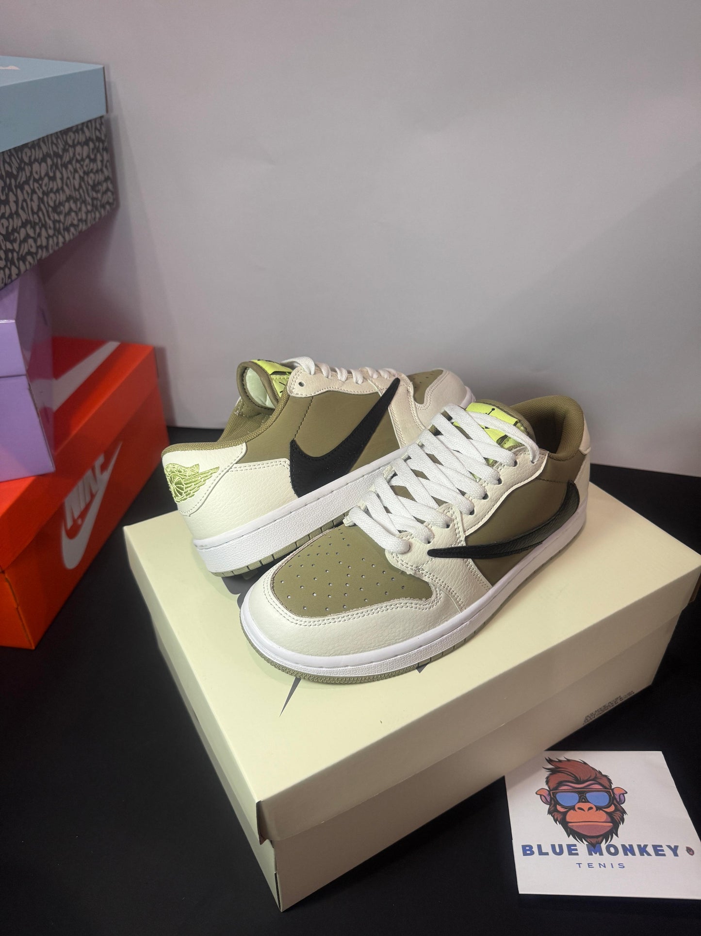 Travis Scott xAirJordan1 verde oliva