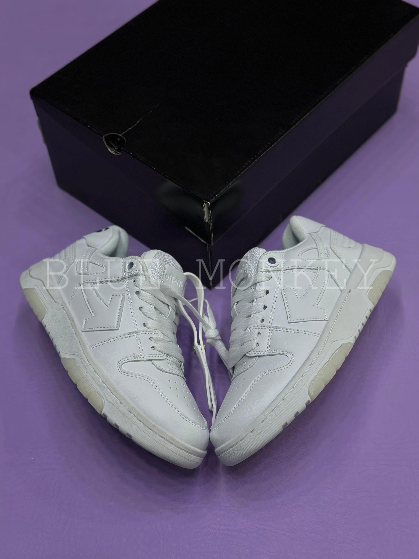 Off-White "OOO" Vintage White