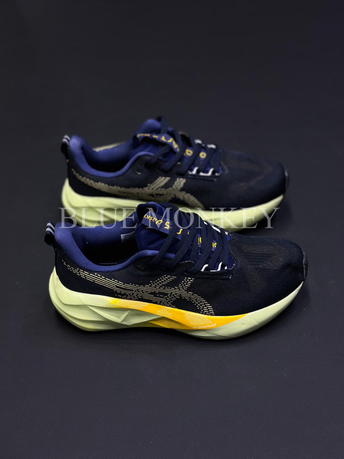 Asics Novablast 5 Black/Blue