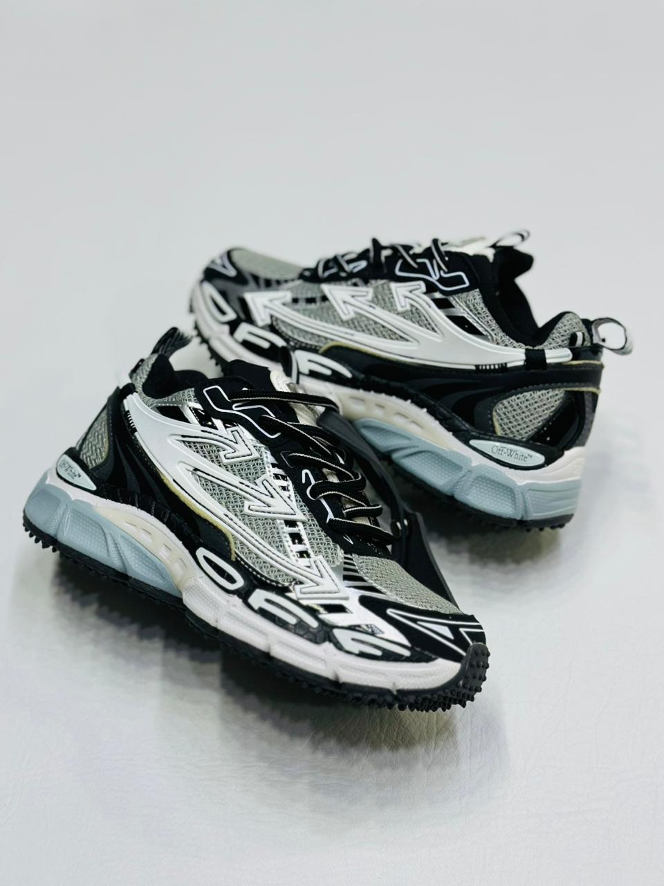 OFF WHITE Be Right White-Black