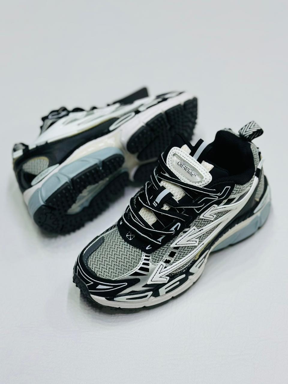 OFF WHITE Be Right White-Black