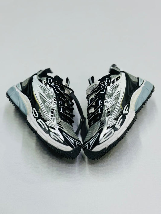 OFF WHITE Be Right White-Black