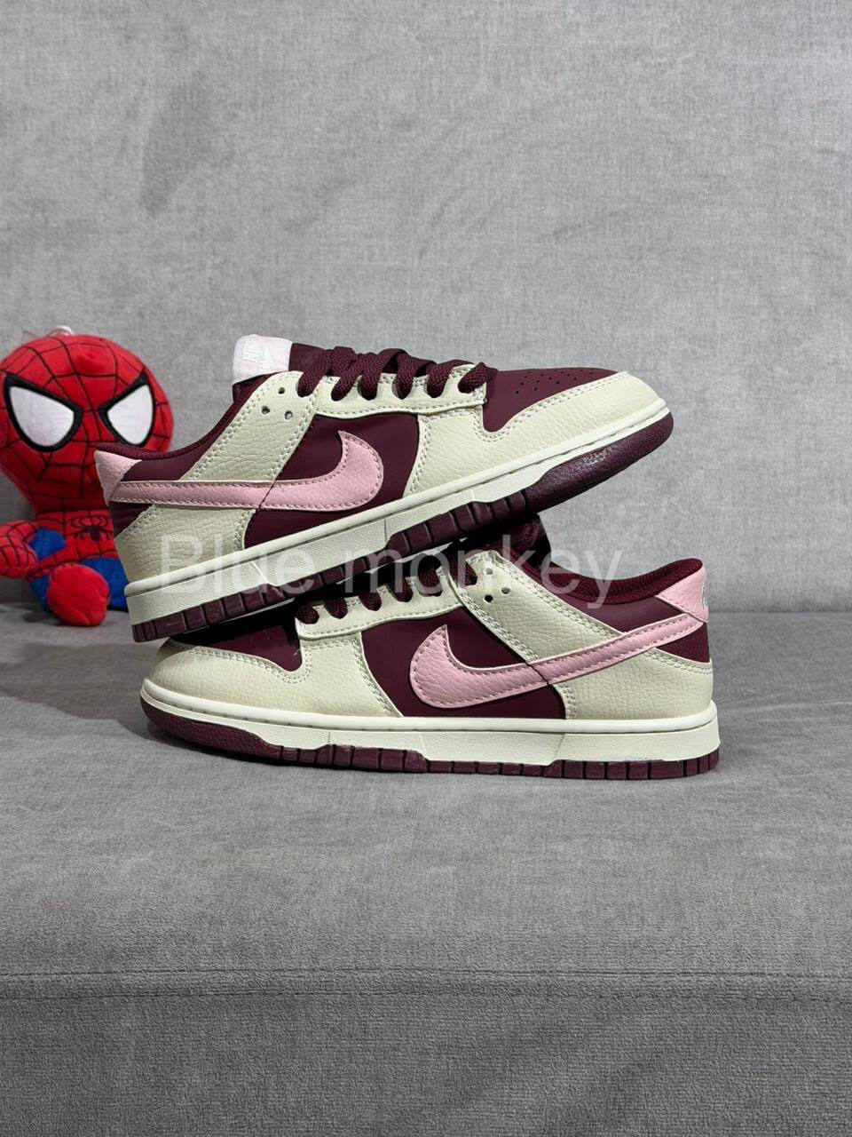 Nike Dunk Low "Valentine's Day