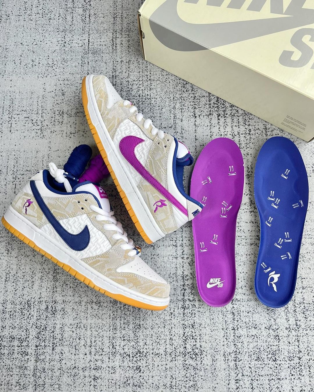 Nike SB x Rayssa Leal Dunk Low QS White Gum Blue Pink
