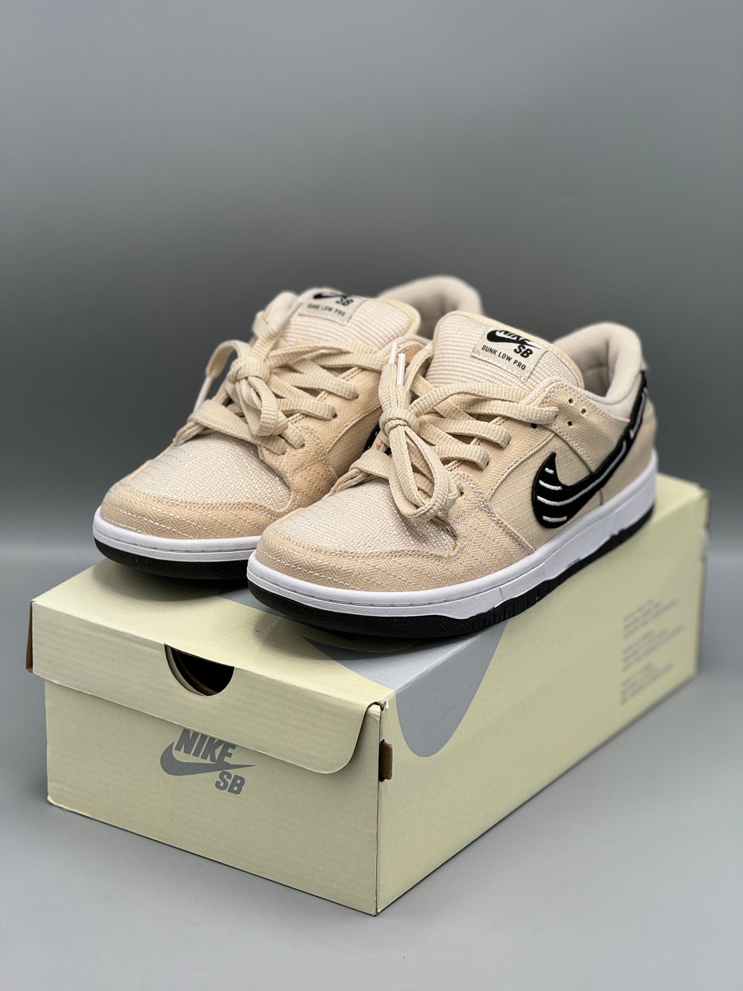 Nike Dunk Low SB [ALBINO & PRETO]