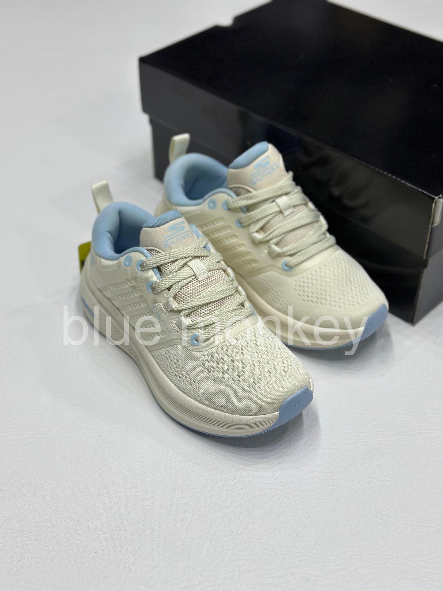 SKECHERS GRAY SK GO V2
