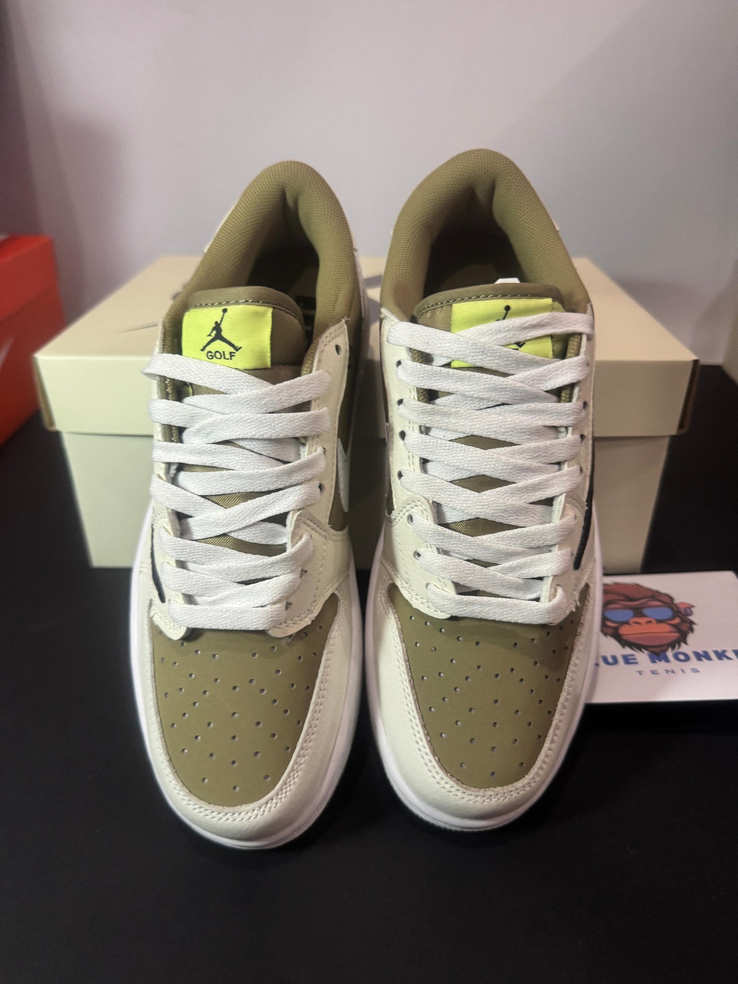 Travis Scott xAirJordan1 verde oliva