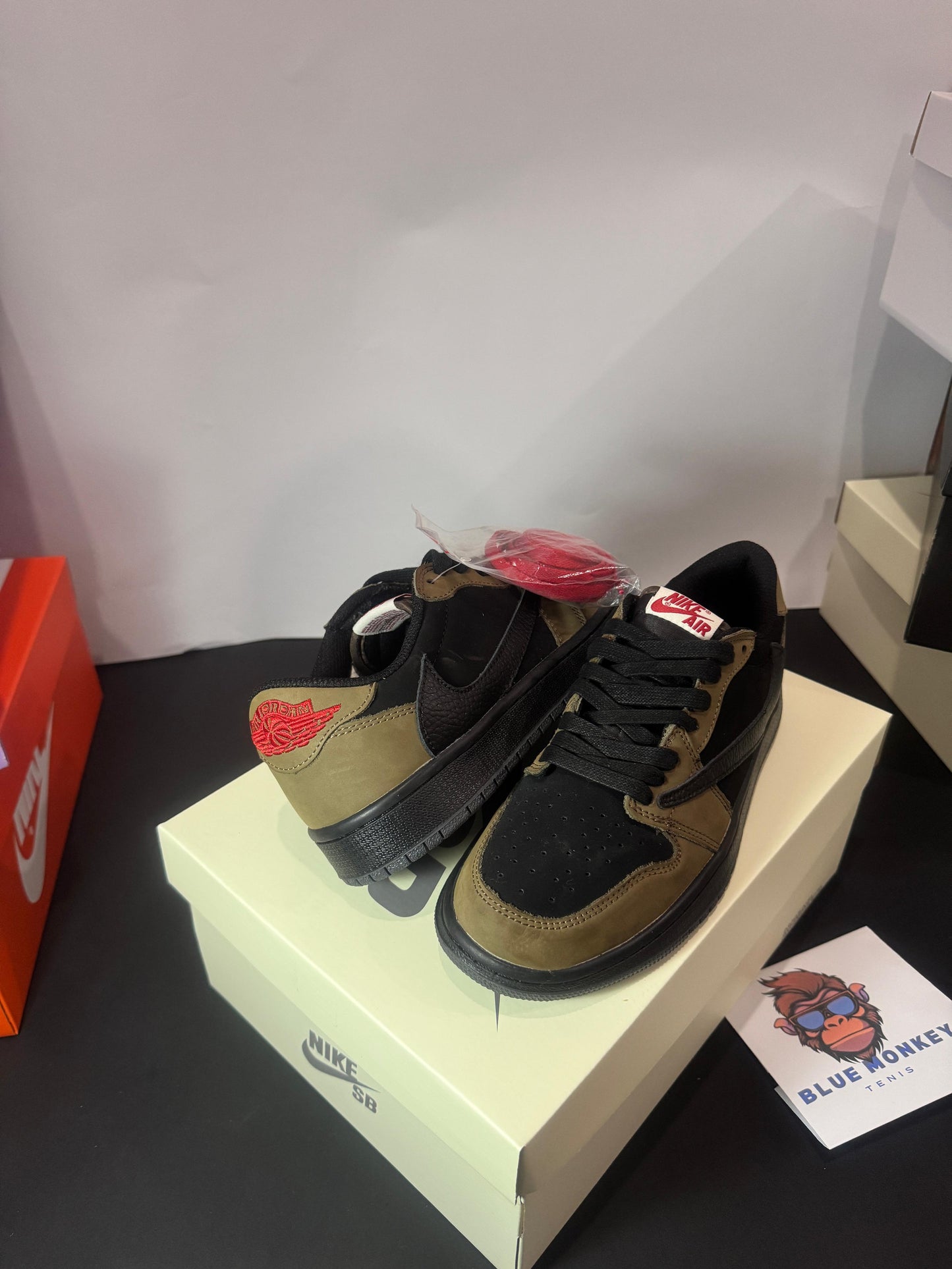 Air Jordan 1 Low x Travis Scott Velvet Brown