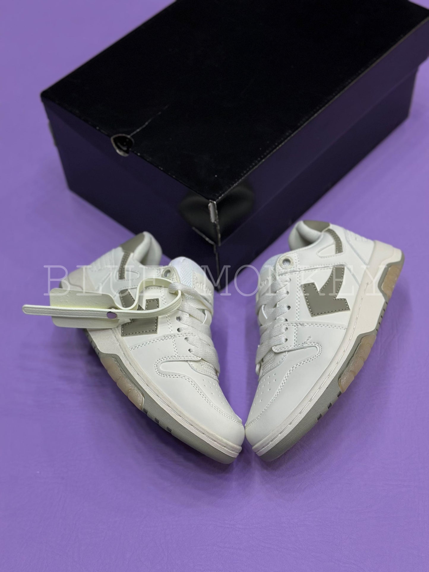 Off-White  "OOO" Vintage V3