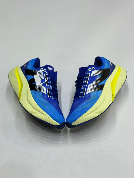 New Balance FuelCell Élite V4 Azul