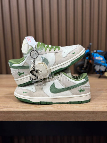Nike SB Dunk Low x Stüssy