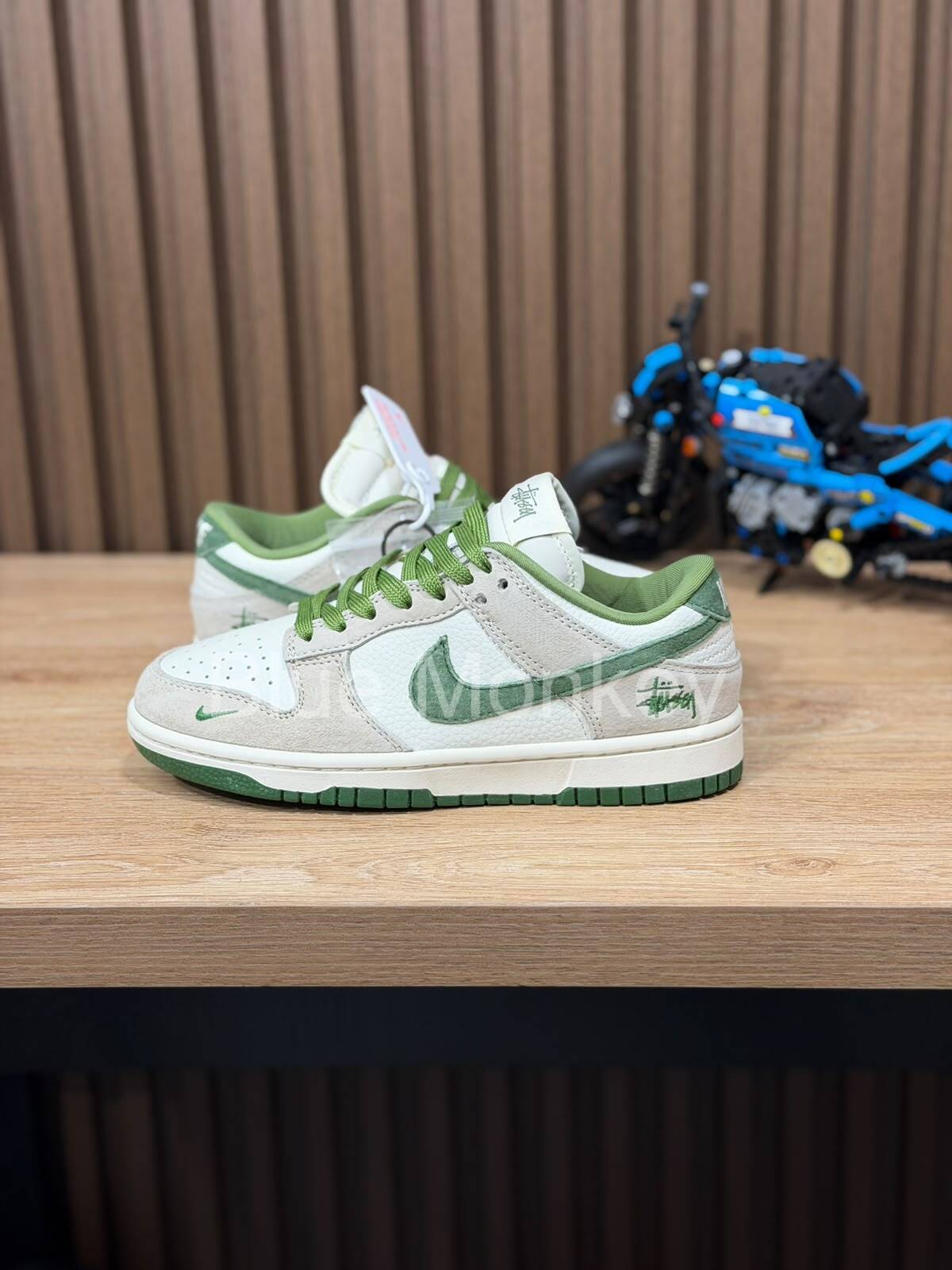 Nike SB Dunk Low x Stüssy
