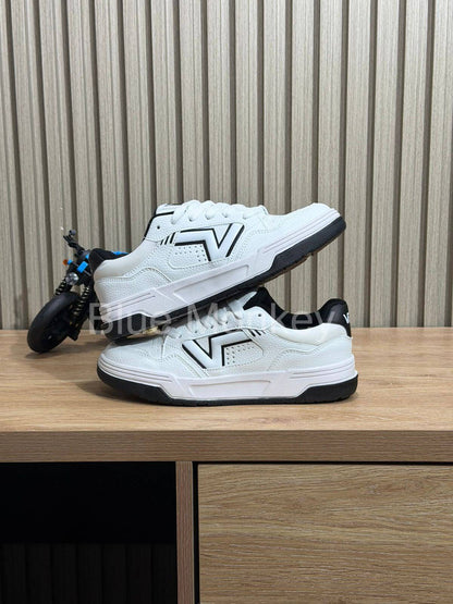 Vans Upland white and black