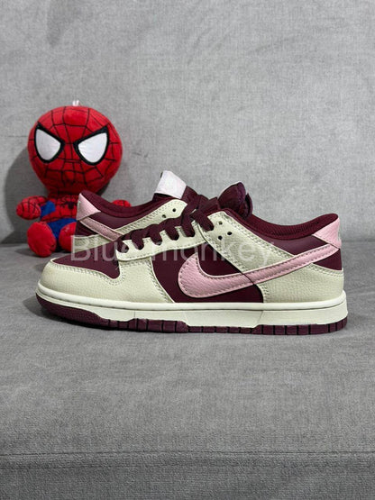Nike Dunk Low "Valentine's Day