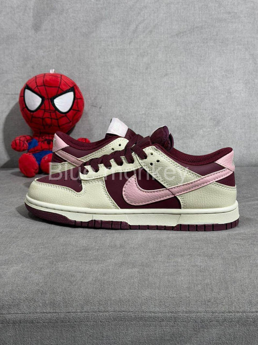Nike Dunk Low "Valentine's Day