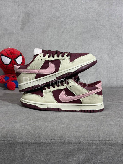 Nike Dunk Low "Valentine's Day
