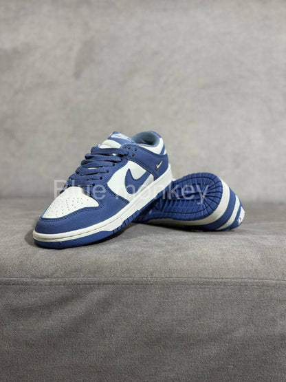 Nike Dunk Low Swoosh metálico