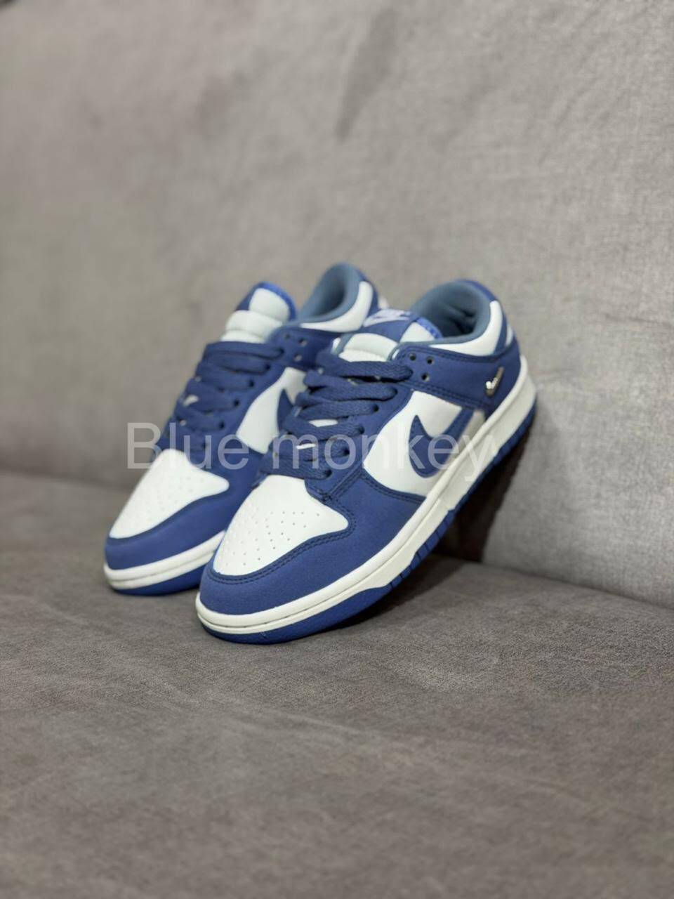 Nike Dunk Low Swoosh metálico