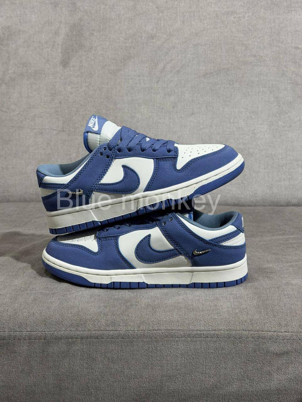 Nike Dunk Low Swoosh metálico