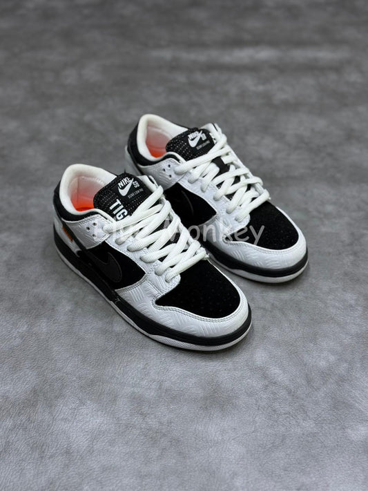 Nike SB Dunk Low Tightbooth