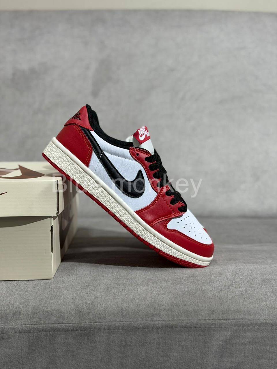 Air Jordan 1 Low OG "Chicago"