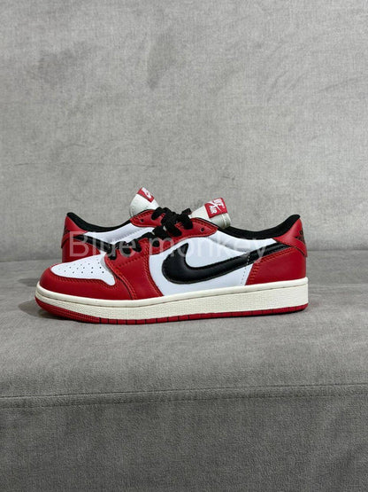 Air Jordan 1 Low OG "Chicago"