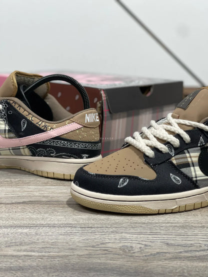 Nike SB Dunk Low x Travis Scott