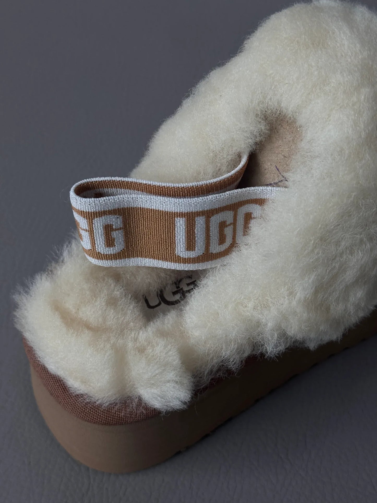 UGG