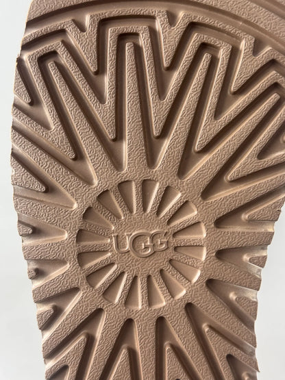 UGG