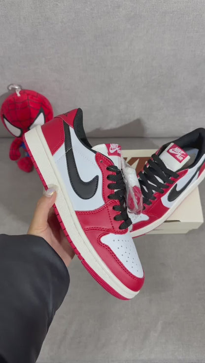 Air Jordan 1 Low OG "Chicago"