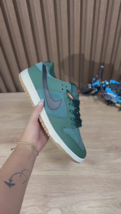 Nike SB Dunk Low Pro ISO "Deep Fir"