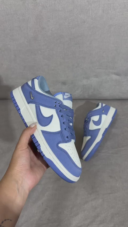 Nike Dunk Low Swoosh metálico
