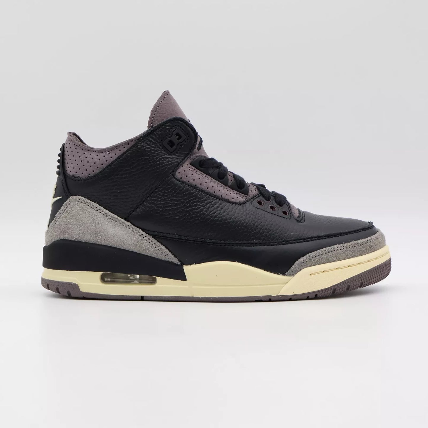Air Jordan 3 "Black" de JORDAN x A Ma Maniere